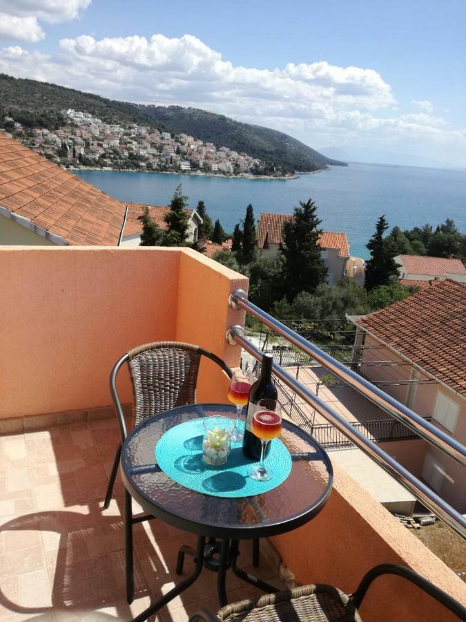 Apartman Adriatic Traù Esterno foto